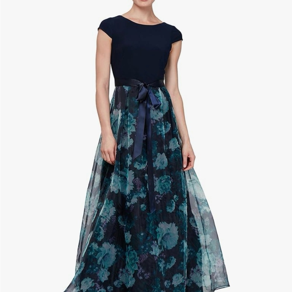 NWT Elegant Navy Floral Maxi Dress size 10 has no belt